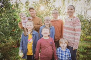 apple orchard family portraits soul shine photography 2656